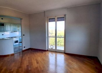 Soggiorno - Appartamento piazza Martiri, 9, Bene Vagienna - foto 1