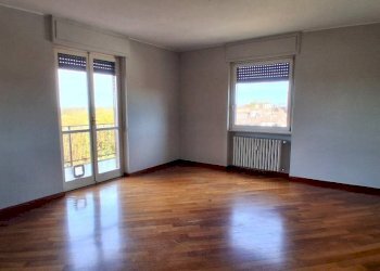 Soggiorno - Appartamento piazza Martiri, 9, Bene Vagienna - foto 3