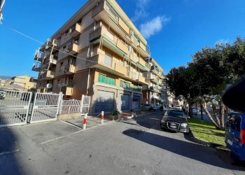 Locale Commerciale piazza marconi, Pietra Ligure - foto 2