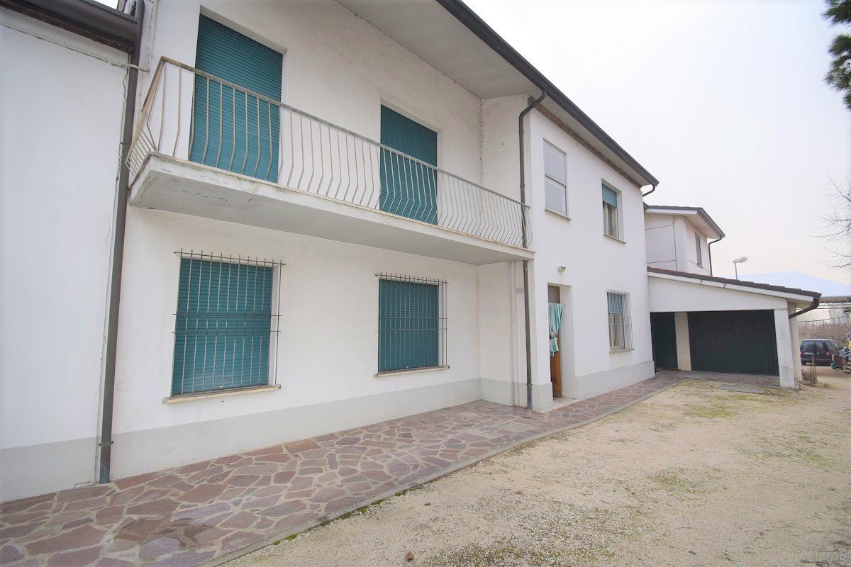 Casa indipendente Russi - foto 1