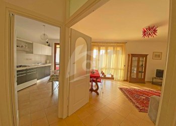 cucina-e-soggiorno.jpg - Trilocale Via della Repubblica 7, Laveno-Mombello - foto 8