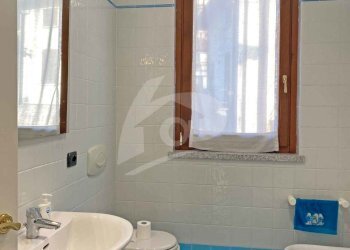 bagno-vasca1.jpg - Trilocale Via della Repubblica 7, Laveno-Mombello - foto 16