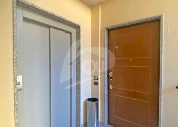 ascensore.jpg - Trilocale Via della Repubblica 7, Laveno-Mombello - foto 24