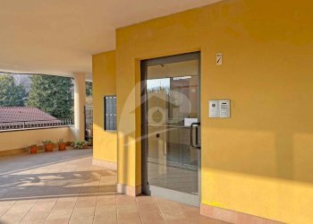 ingresso-condominiale.jpg - Trilocale Via della Repubblica 7, Laveno-Mombello - foto 26