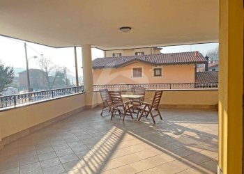 portico-condominiale.jpg - Trilocale Via della Repubblica 7, Laveno-Mombello - foto 27