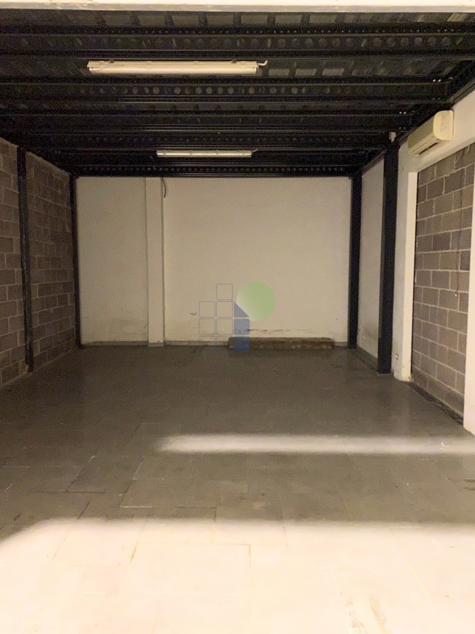 interno - Warehouse Via Pian di Rota 22, Livorno - photo 1