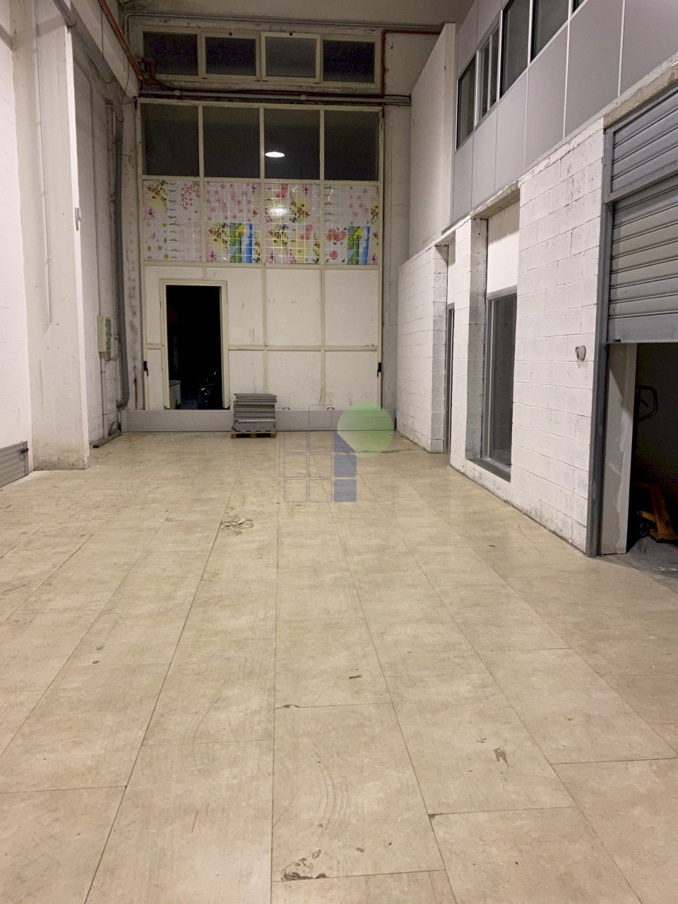 spazio di accesso - Warehouse Via Pian di Rota 22, Livorno - photo 3
