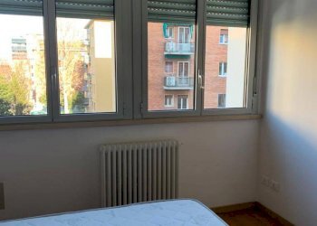 Camera da letto - Appartamento via Pietro Lianori, Bologna (zona Bolognina) - foto 4