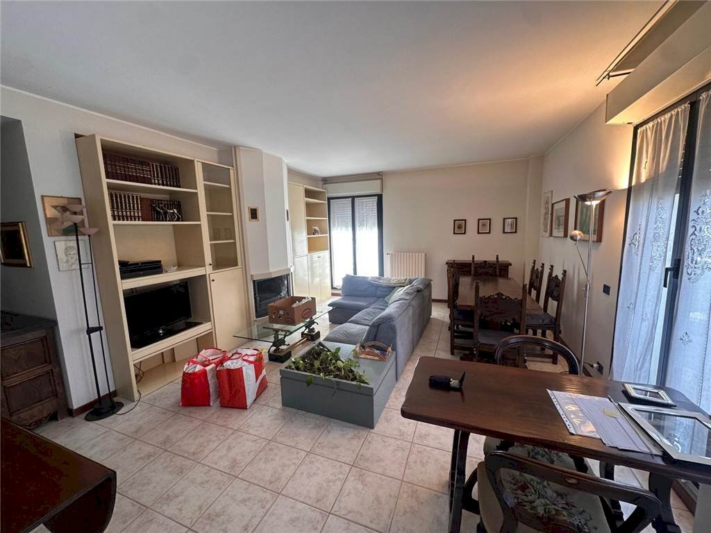 Four-room apartment VIA TURATI 3, Erba - photo 1