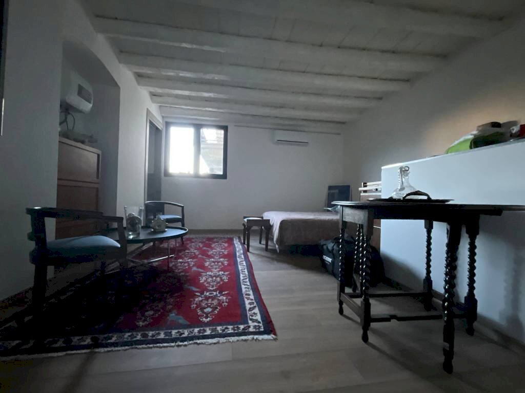Stanza arredata - Shop via Andrea Moretti, Bergamo - photo 3