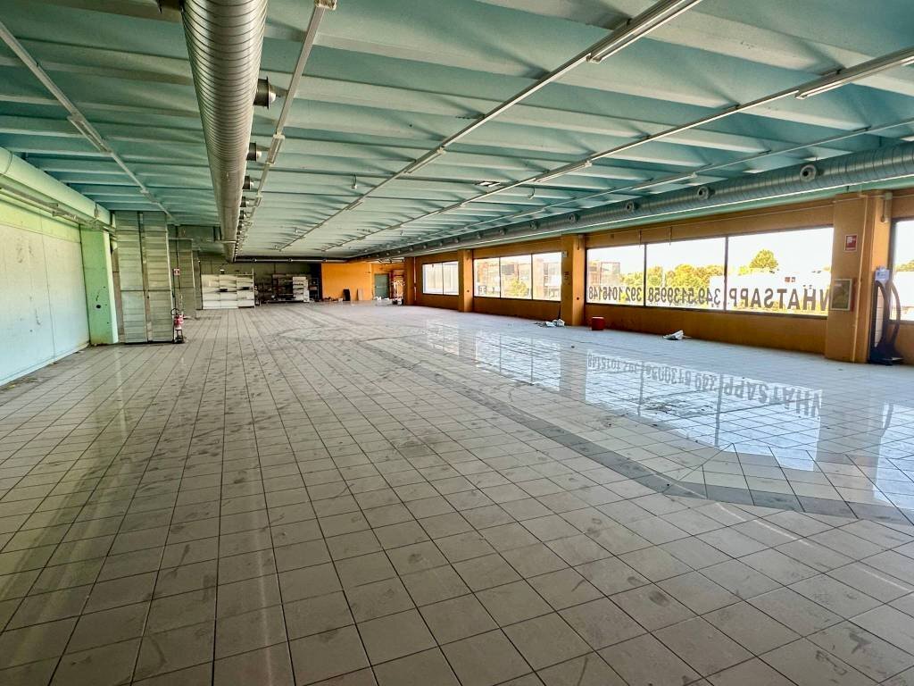 INTERNO - Negozio via Sempione, Castelletto Sopra Ticino - foto 1