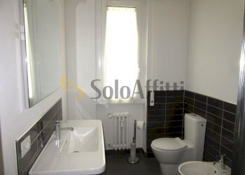 08a bagno finestrato.JPG - Quadrilocale VIA BATTISTI 12, Sesto Fiorentino - foto 25