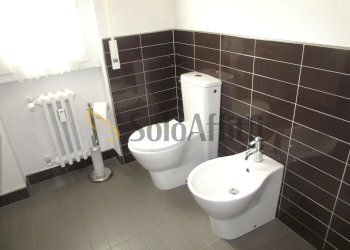 08b bagno finestrato.JPG - Quadrilocale VIA BATTISTI 12, Sesto Fiorentino - foto 26