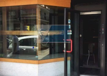 Negozio Via Roma, Solarino - foto 2