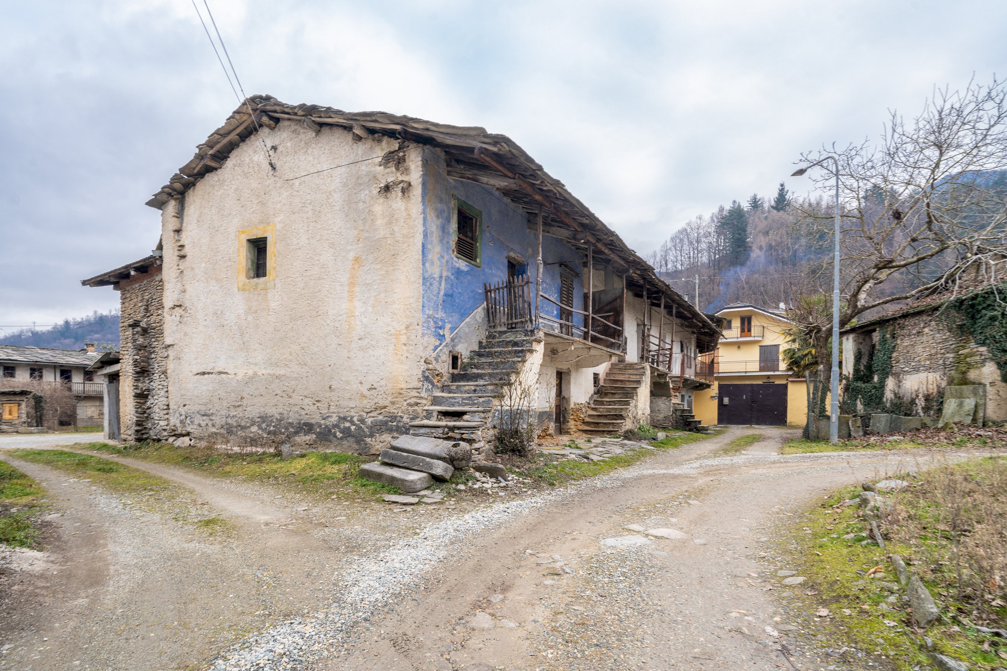 Portion of a house Via Paesana, 25, Barge - photo 3