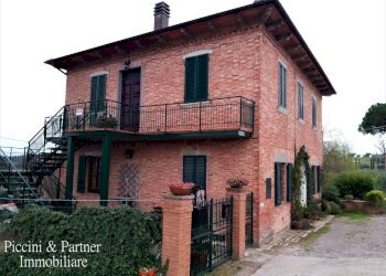 01.jpg - Portion of a house SP301 54, Castiglione del Lago - photo 1