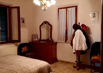 13a.jpg - Portion of a house SP301 54, Castiglione del Lago - photo 12