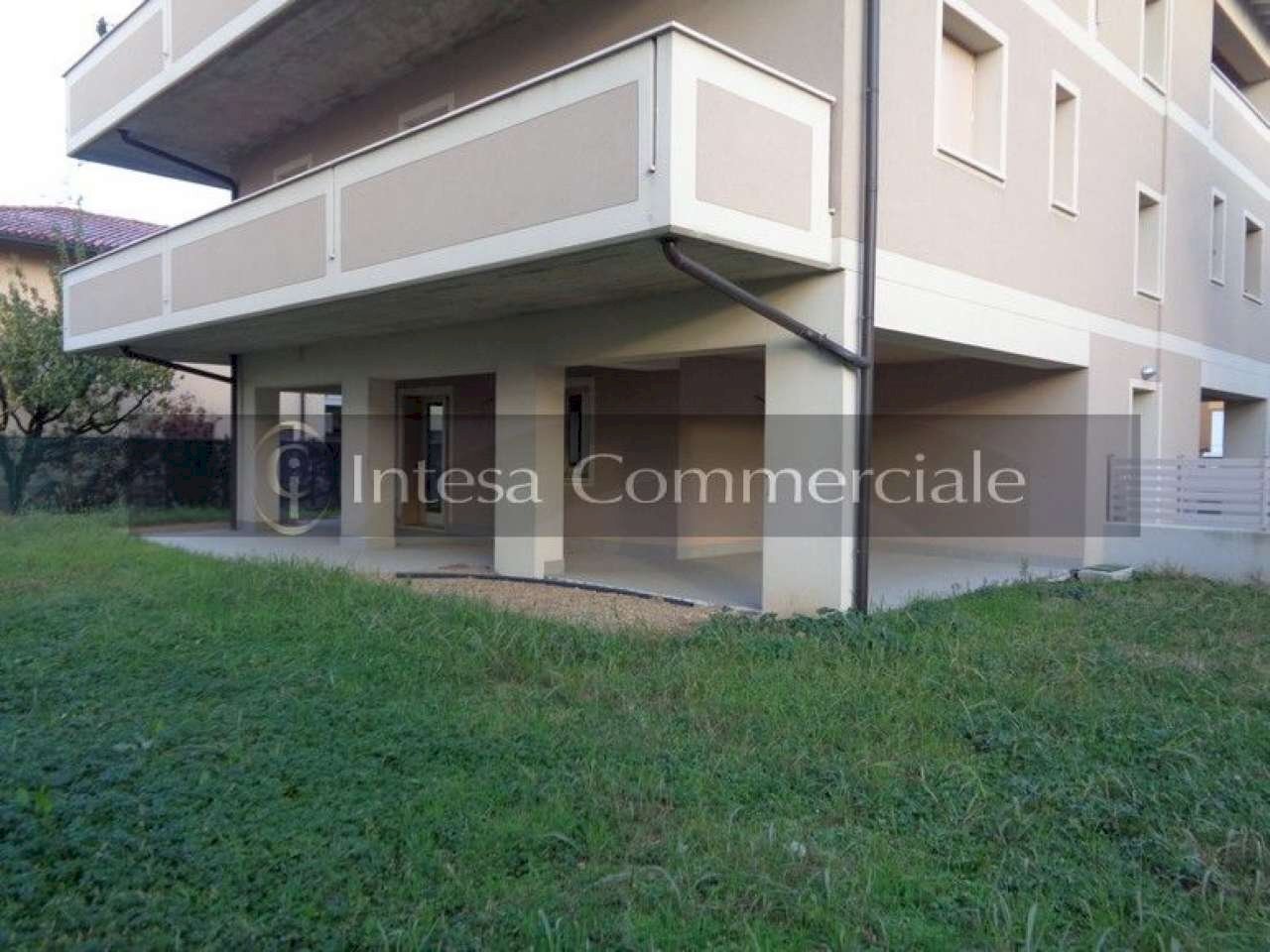 giardino e portico - Quadrilocale Brescia - foto 2