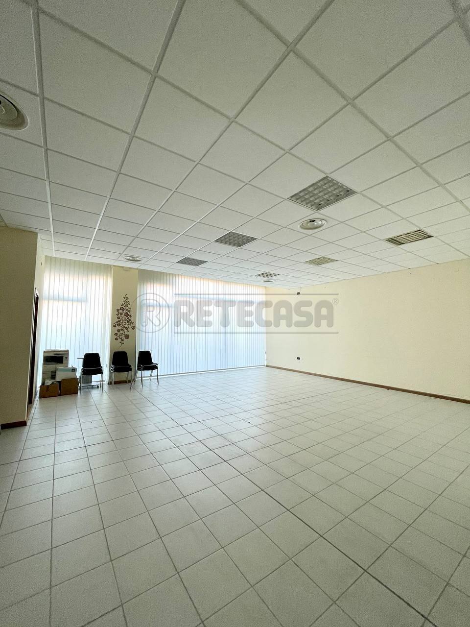 Commercial Premises Corso G. Matteotti 52, Montecchio Maggiore - photo 1