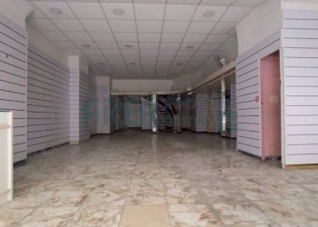 IMG_20220224_143912.jpg - Locale Commerciale Via Ospedale 18, Imperia - foto 1