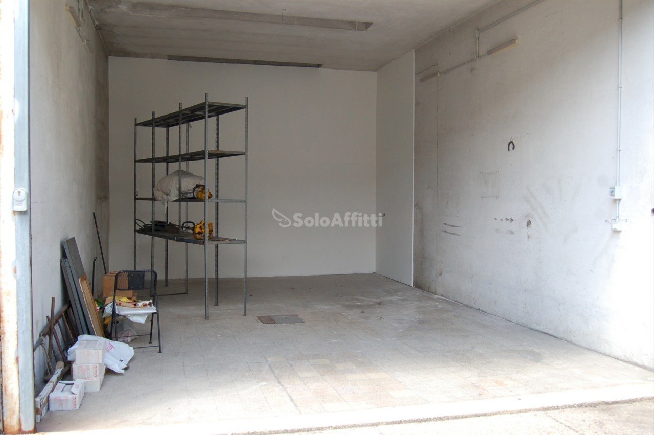 DSC_0045 [Larghezza Max  2400 Altezza Max  1800].j - Box Via dei Boccamazzi 26, Roma - photo 1