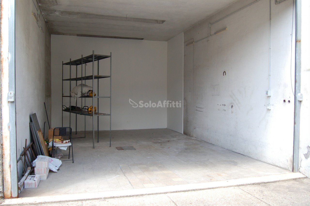 DSC_0046 [Larghezza Max  2400 Altezza Max  1800].j - Box Via dei Boccamazzi 26, Roma - photo 2