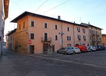 #canovaonline - Casa indipendente piazza Vittorio Veneto, Invorio - foto 1