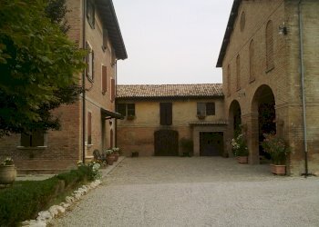 08082013847.jpg - Villa Reggio nell'Emilia - foto 1