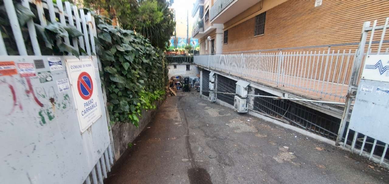 20220308_145339 - Locale Commerciale via DELLA MAGLIANA, Roma - foto 2