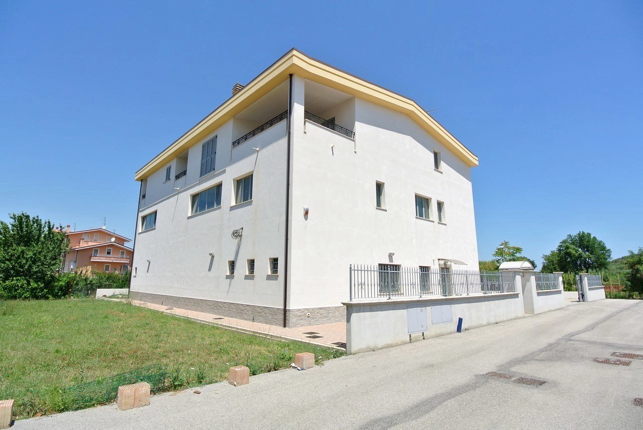 Magazzino Via Vespucci, Montesilvano - foto 1