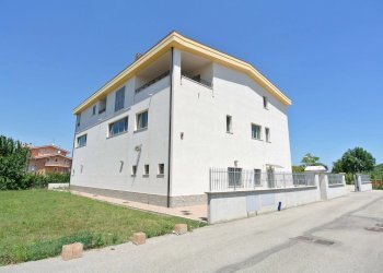 Magazzino Via Vespucci, Montesilvano - foto 1