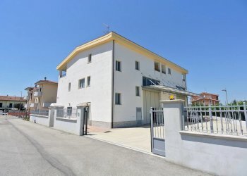 Magazzino Via Vespucci, Montesilvano - foto 2