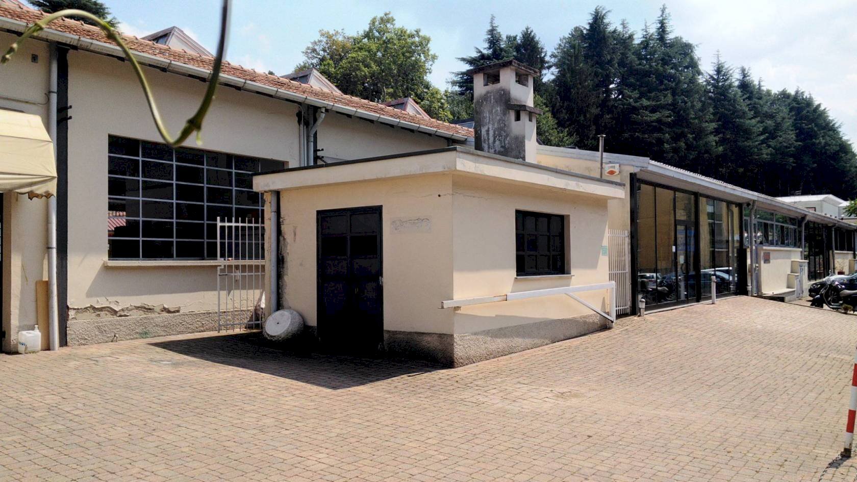 Capannone via Giulio Uberti, Varese - foto 1