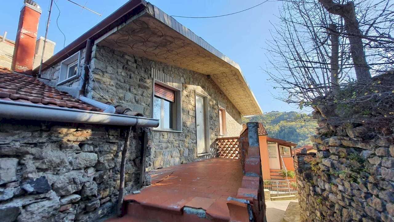 esterno2.jpg - Casa indipendente Sarzana - foto 2