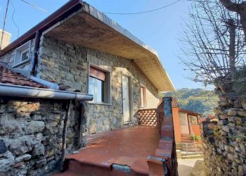 esterno2.jpg - Casa indipendente Sarzana - foto 2