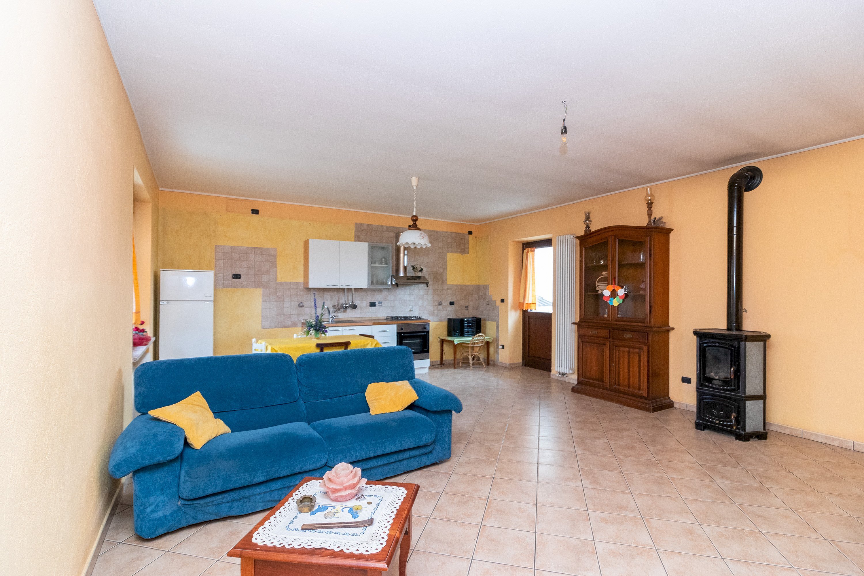 Cucina e salotto - Semi-detached house Via Bernezzo, 88, Caraglio - photo 2
