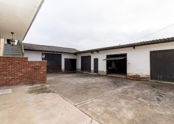 Cortine con i box auto - Semi-detached house Via Bernezzo, 88, Caraglio - photo 60