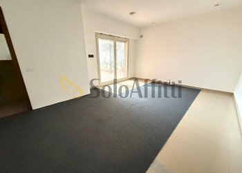 WhatsApp Image 2026-01-17 at 17.03.58 (1).jpeg - Locale Commerciale Via Renato Iaselli 11, Caserta - foto 1