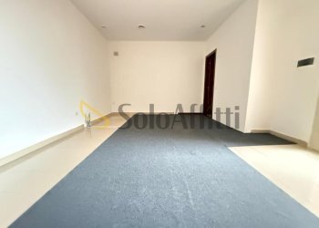 WhatsApp Image 2026-01-17 at 17.03.58 (4).jpeg - Locale Commerciale Via Renato Iaselli 11, Caserta - foto 6