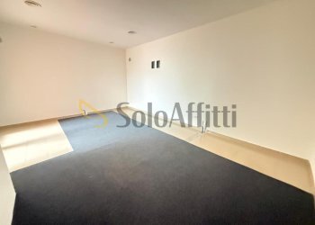 WhatsApp Image 2026-01-17 at 17.03.57.jpeg - Locale Commerciale Via Renato Iaselli 11, Caserta - foto 9