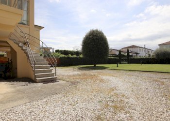 vendesi villa ristrutturata con giardino luccaIMG_ - Villa Lucca - foto 6