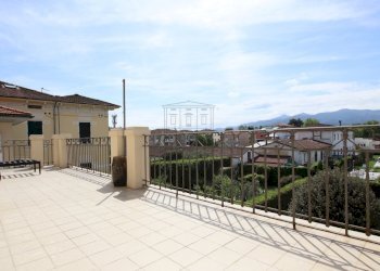 vendesi villa ristrutturata con giardino luccaIMG_ - Villa Lucca - foto 29