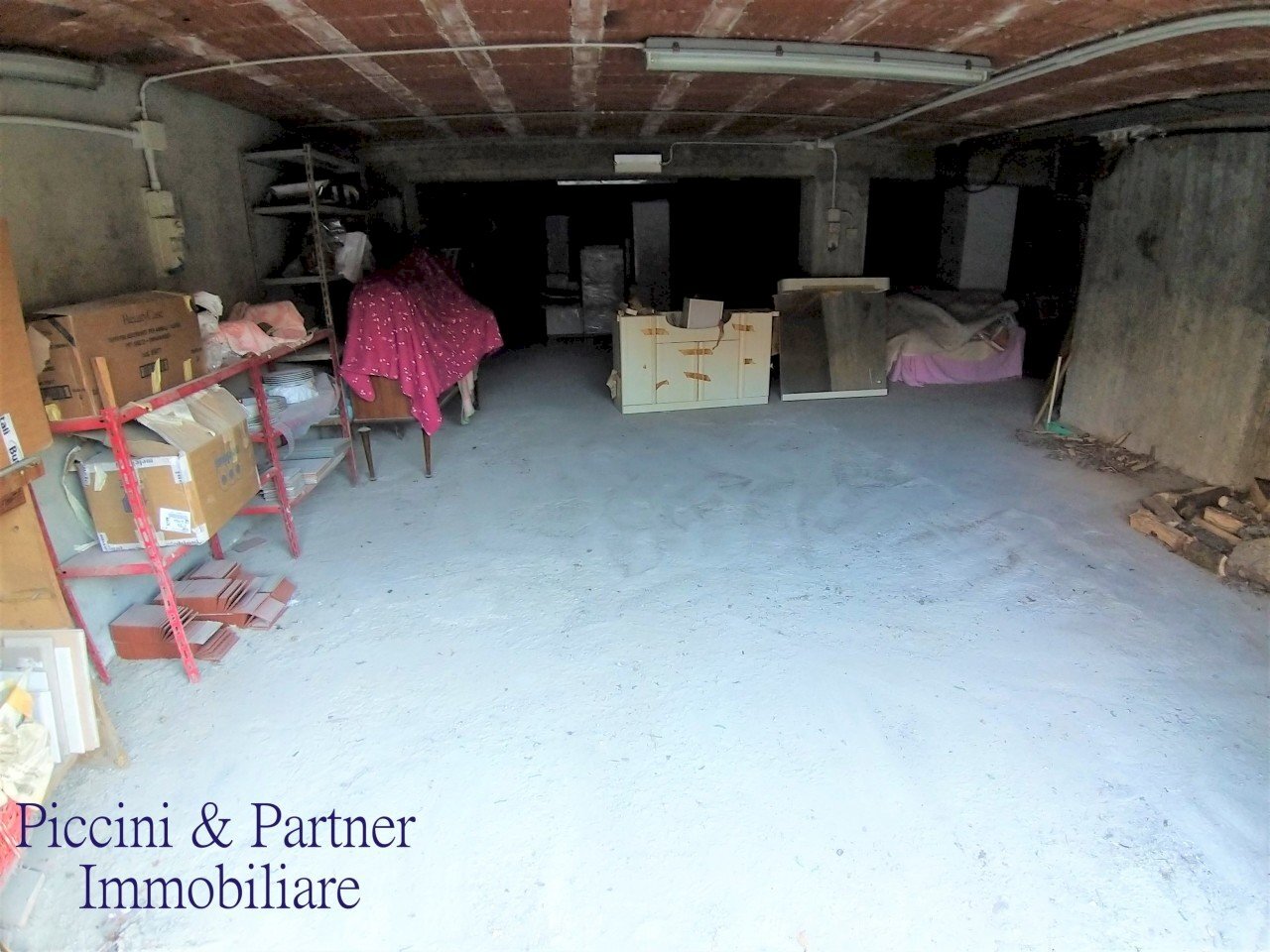 1.jpg - Box Via Roma, Castiglione del Lago - foto 1