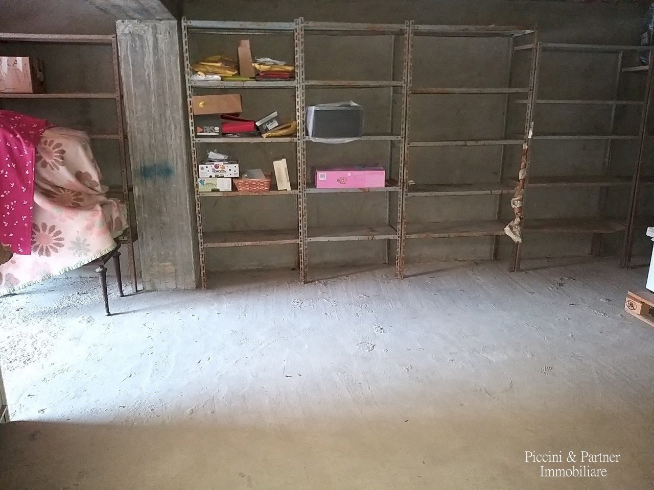 3.jpg - Box Via Roma, Castiglione del Lago - foto 3