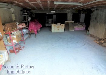 1.jpg - Box Via Roma, Castiglione del Lago - foto 1