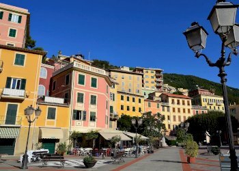 1280px-Zoagli-piazza_27_dicembre_(ottobre_2019).jp - Casa indipendente VIA ROMA 8, Portofino - foto 7