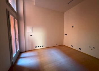 Ufficio via Pescherie Vecchie, 1, Bologna (zona Centro Storico) - foto 8