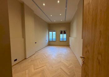 Ufficio via Pescherie Vecchie, 1, Bologna (zona Centro Storico) - foto 7