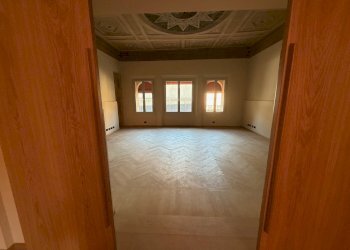 Ufficio via Pescherie Vecchie, 1, Bologna (zona Centro Storico) - foto 2