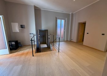 Ufficio via Pescherie Vecchie, 1, Bologna (zona Centro Storico) - foto 2